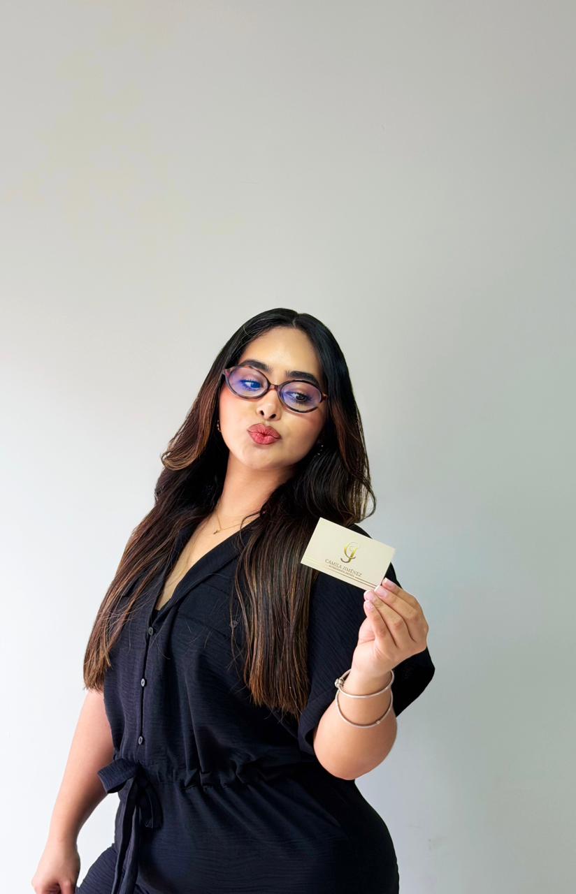 Nutricionista preparando plan de alimentación saludable